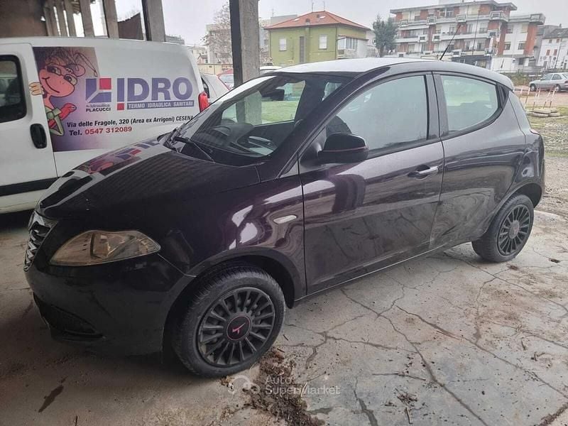 Usata Lancia Ypsilon 84 CV (61 kW) 2014 Viola Utilitaria