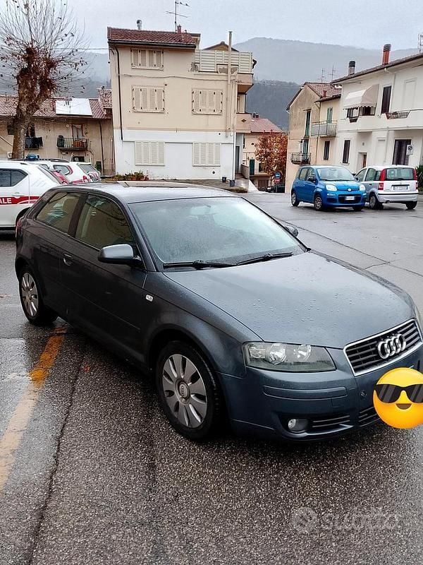 Grigio Usata 2004 Audi A3 Tre volumi | 2000 € (Ottimo prezzo) - Immagine 1/4