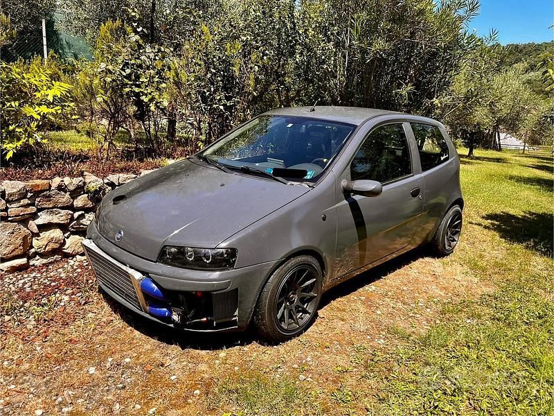 Usata Fiat Punto 231 CV (169 kW) 2001 Grigio Berlina