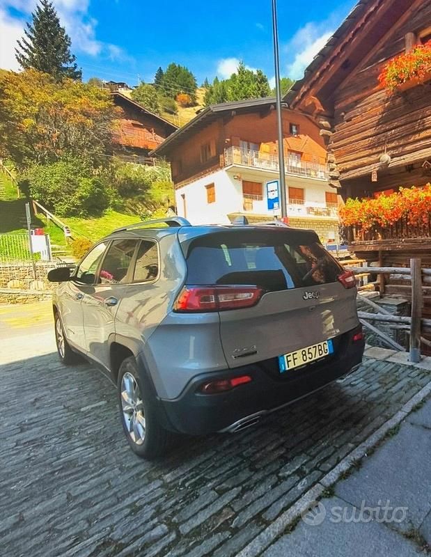 Usata Jeep Cherokee Limited 200 CV (147 kW) 2016 Grigio SUV