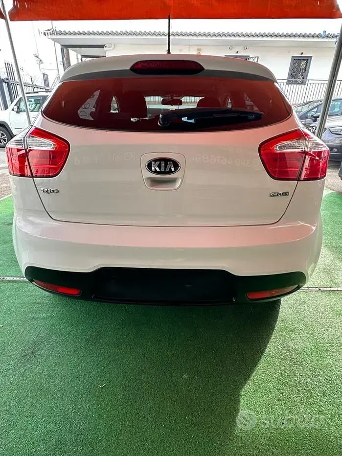 Usata Kia Rio 75 CV (55 kW) 2014 Bianco Berlina