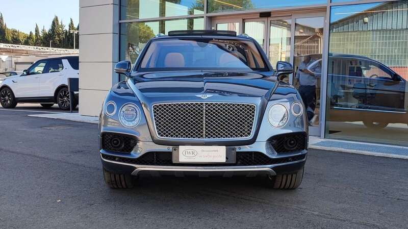 Usata Bentley Bentayga 608 CV (447 kW) 2016 Grigio SUV