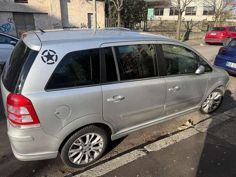 Usata Opel Zafira Cosmo 150 CV (110 kW) 2009 Monovolume