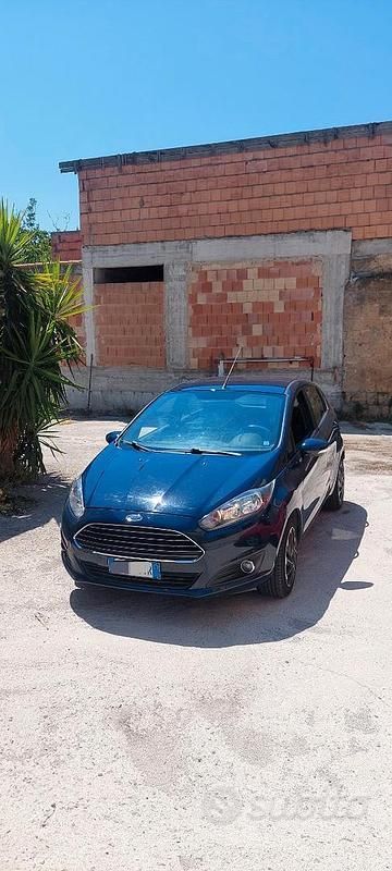 Blu Usata 2013 Ford Fiesta Due volumi | 3200 € (Super prezzo) - Immagine 1/4