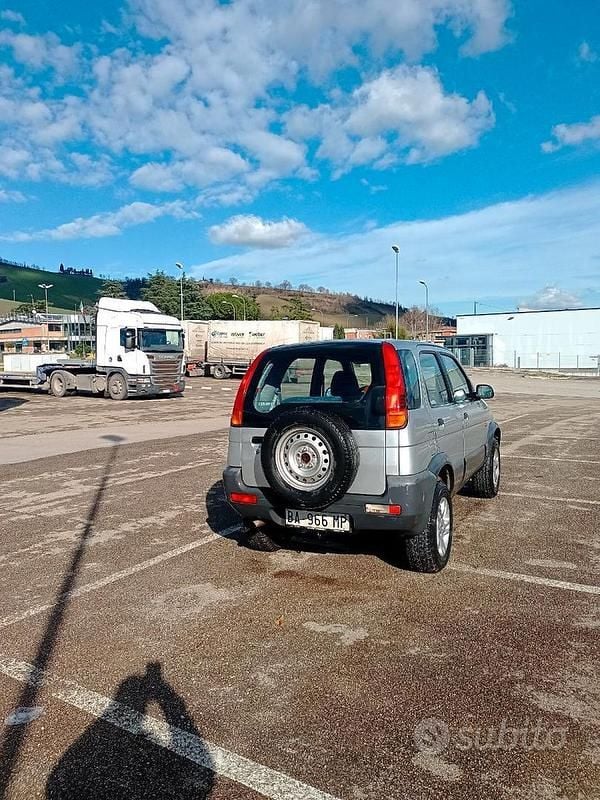 Usata Daihatsu Terios 83 CV (61 kW) 1999 Grigio SUV