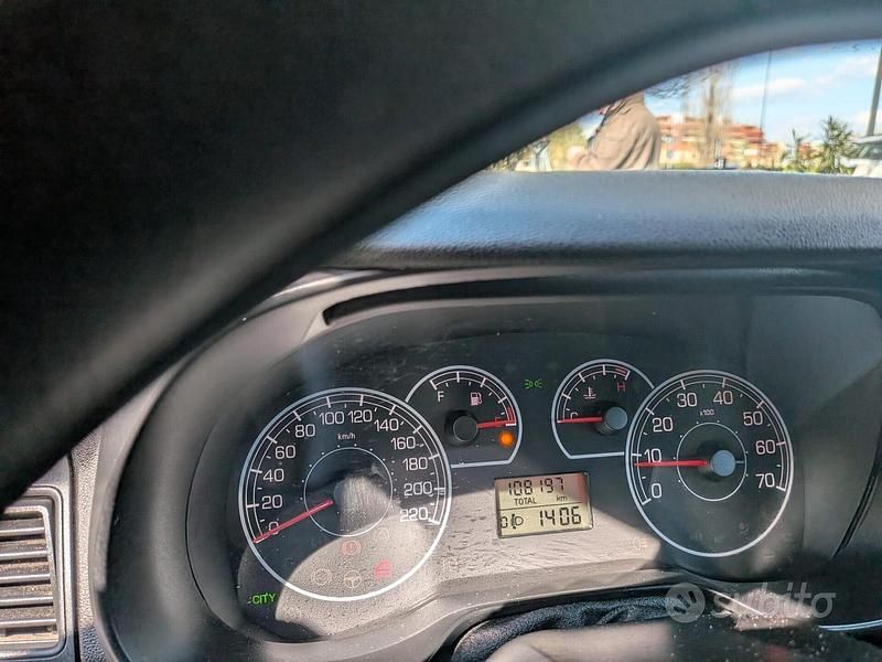 Usata Fiat Grande Punto S 77 CV (56 kW) 2013 Nero Utilitaria