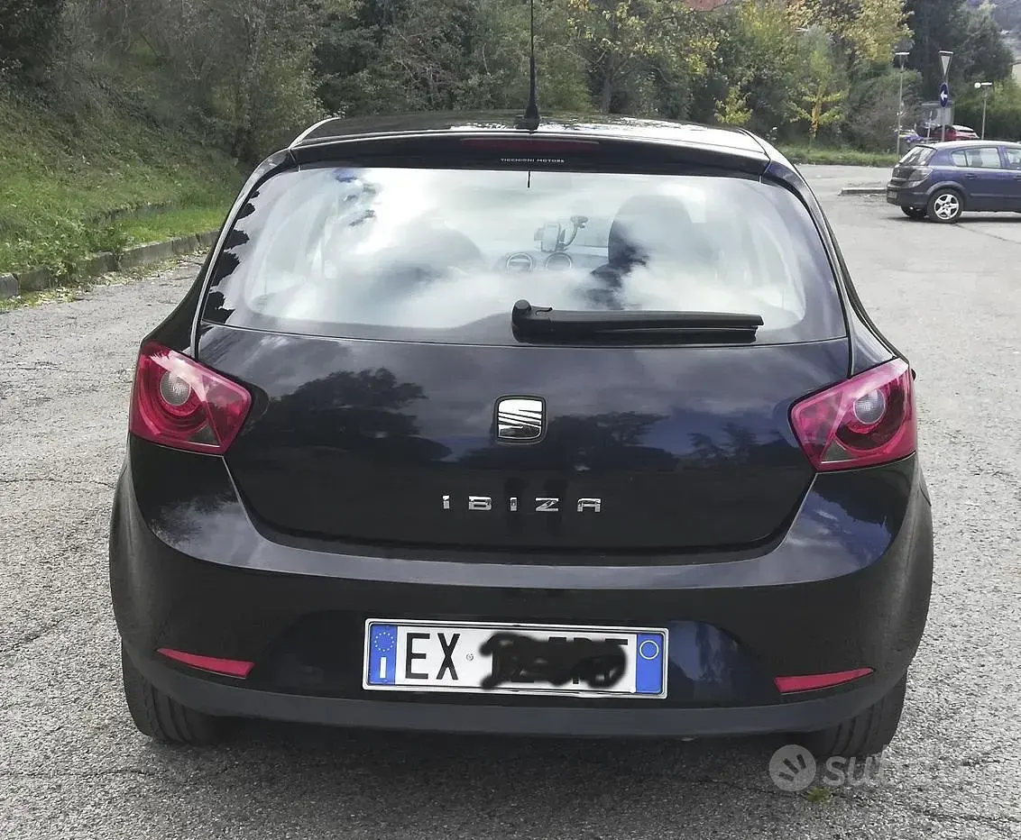 Usata Seat Ibiza 90 CV (66 kW) 2011 Nero Berlina