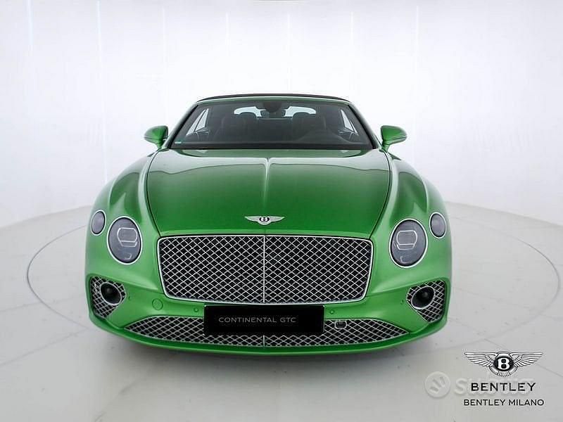 Usata Bentley Continental GT Convertible 549 CV (403 kW) 2022 Verde Cabrio