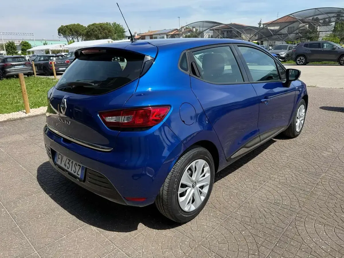 Usata Renault Clio IV Intens 75 CV (55 kW) 2019 Blu/azzurro Berlina