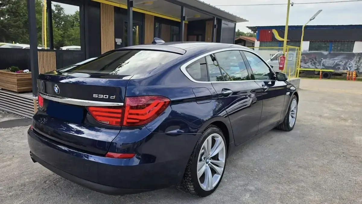 Usata BMW 530 245 CV (180 kW) 2010 Blu/azzurro Berlina