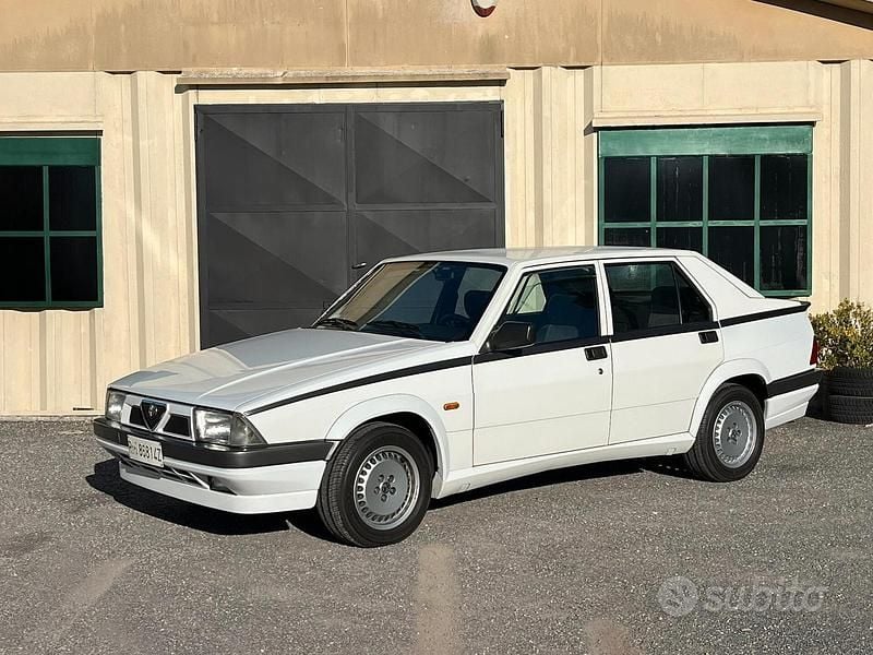 Usata Alfa Romeo 75 148 CV (108 kW) 1991 Bianco Berlina