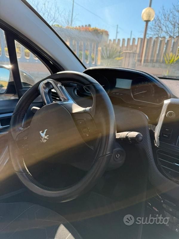Usata Peugeot 2008 100 CV (73 kW) 2018 Nero SUV