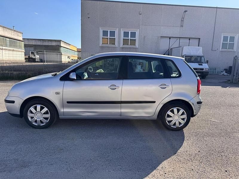Usata VW Polo Trendline 67 CV (49 kW) 2003 Grigio Berlina
