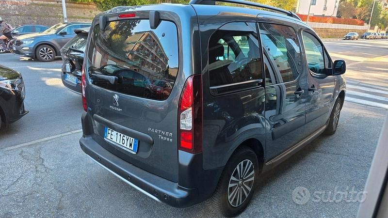 Usata Peugeot Partner Tepee Outdoor 120 CV (88 kW) 2016 Grigio Monovolume