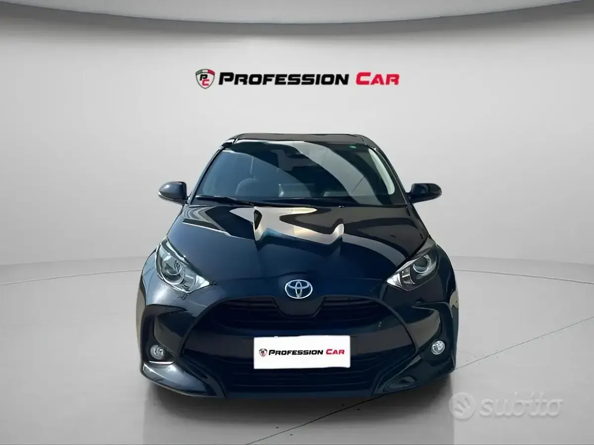 Usata Toyota Yaris Hybrid Business Edition 92 CV (67 kW) 2022 Nero Berlina
