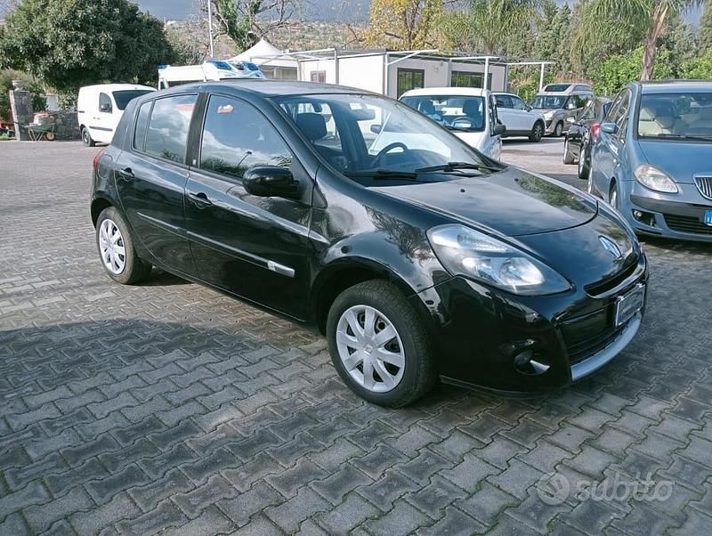 Usata Renault Clio III 75 CV (55 kW) 2011 Nero Utilitaria