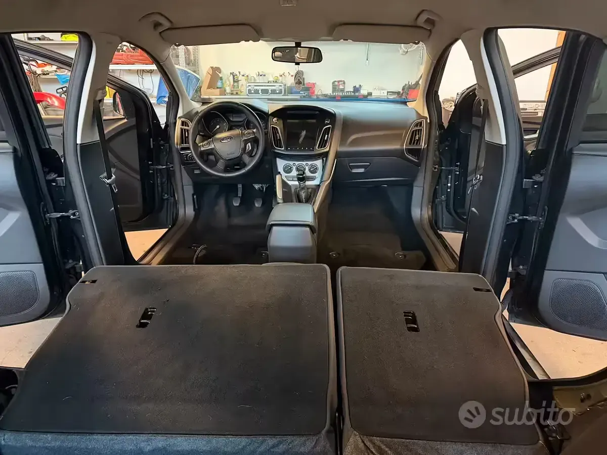 Begagnad Ford Focus 105 HK (77 kW) 2012 Svart Sedan