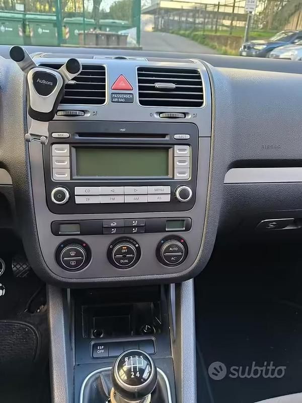 Usata VW Golf V 102 CV (75 kW) 2007 Grigio Berlina