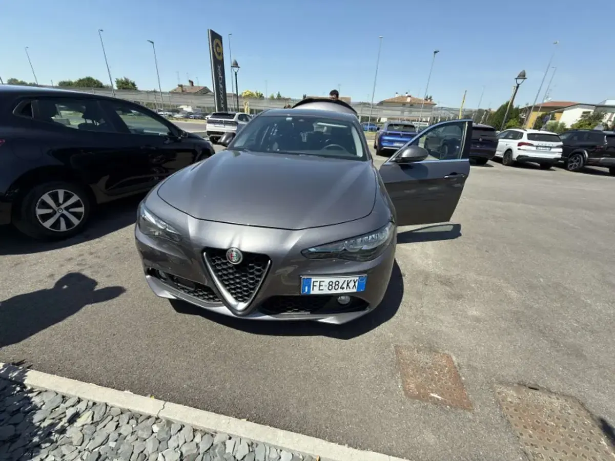 Usata Alfa Romeo Giulia Business Launch Edition 150 CV (110 kW) 2016 Grigio Berlina