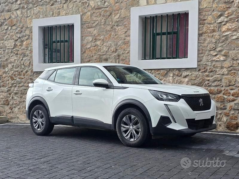 Usata Peugeot 2008 Active 101 CV (74 kW) 2021 Bianco SUV
