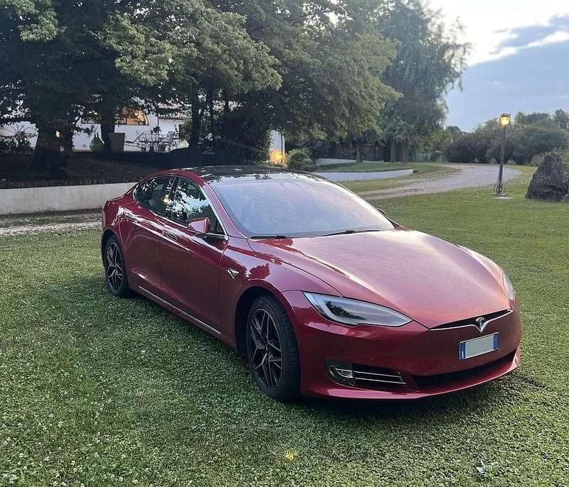 Rosso Usata 2018 Tesla Model S Utilitaria | 28.500 € (Buon prezzo) - Immagine 1/3