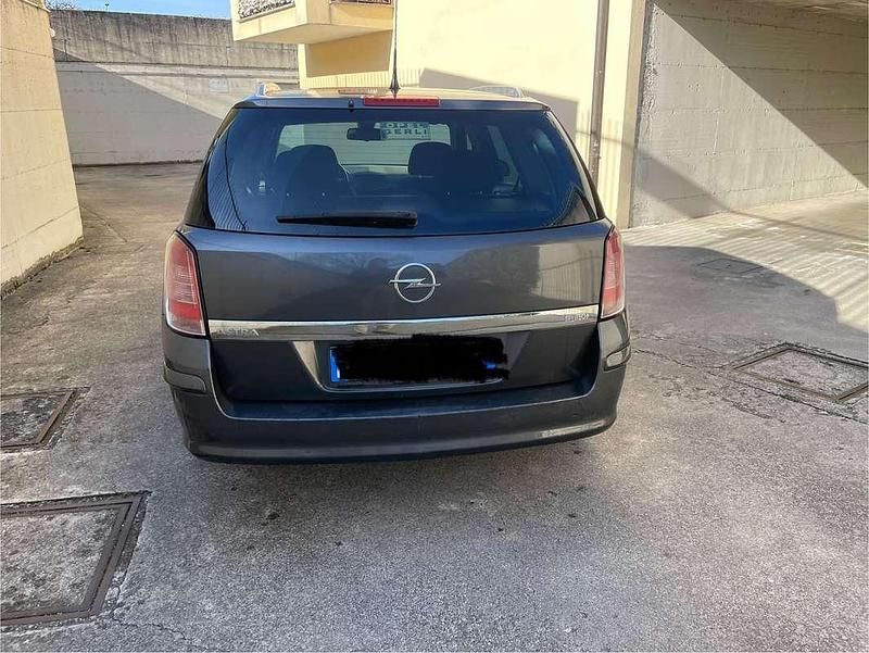 Usata Opel Astra Enjoy 116 CV (85 kW) 2010 Grigio Station wagon