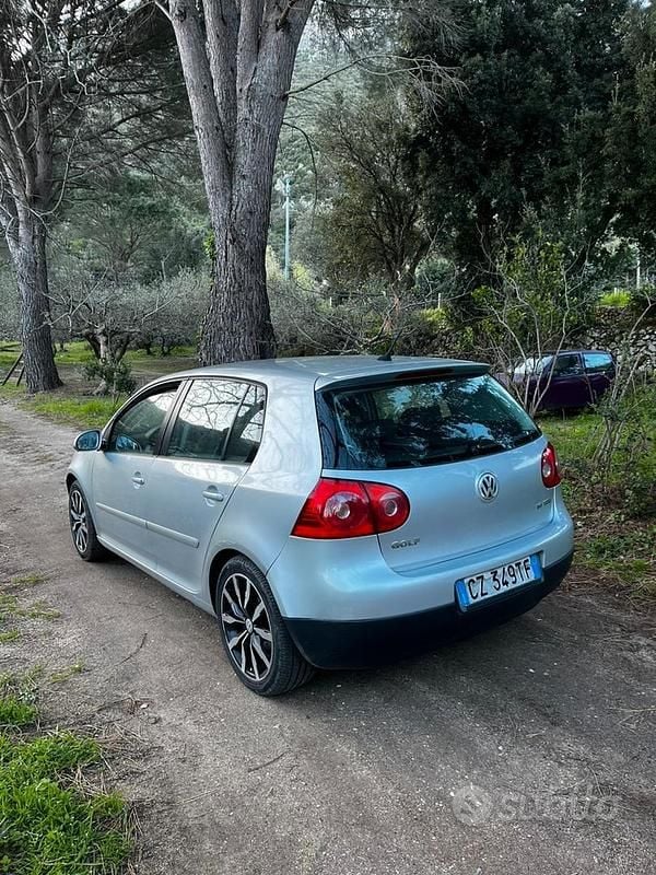 Usata VW Golf IV 105 CV (77 kW) 2005 Grigio Berlina