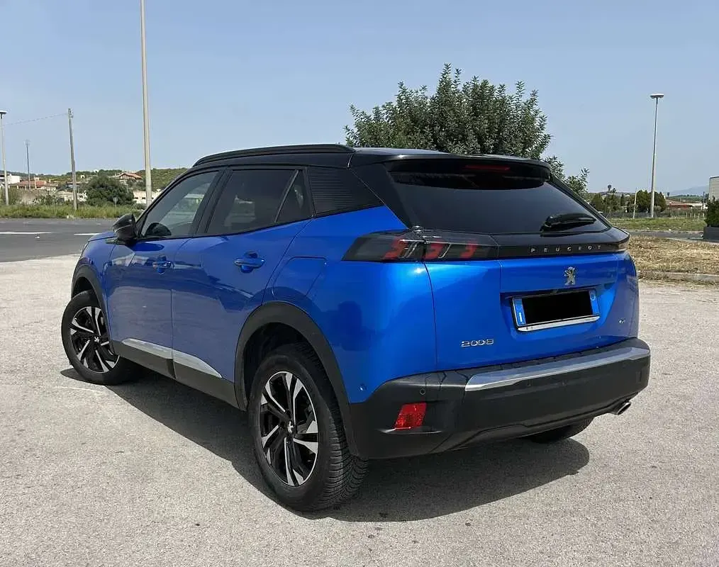 Usata Peugeot 2008 GT 131 CV (96 kW) 2023 Blu/azzurro SUV