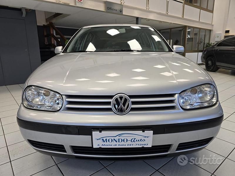 Grigio Usata 2001 VW Golf IV Tre volumi | 4200 € (Molto cara) - Immagine 1/4