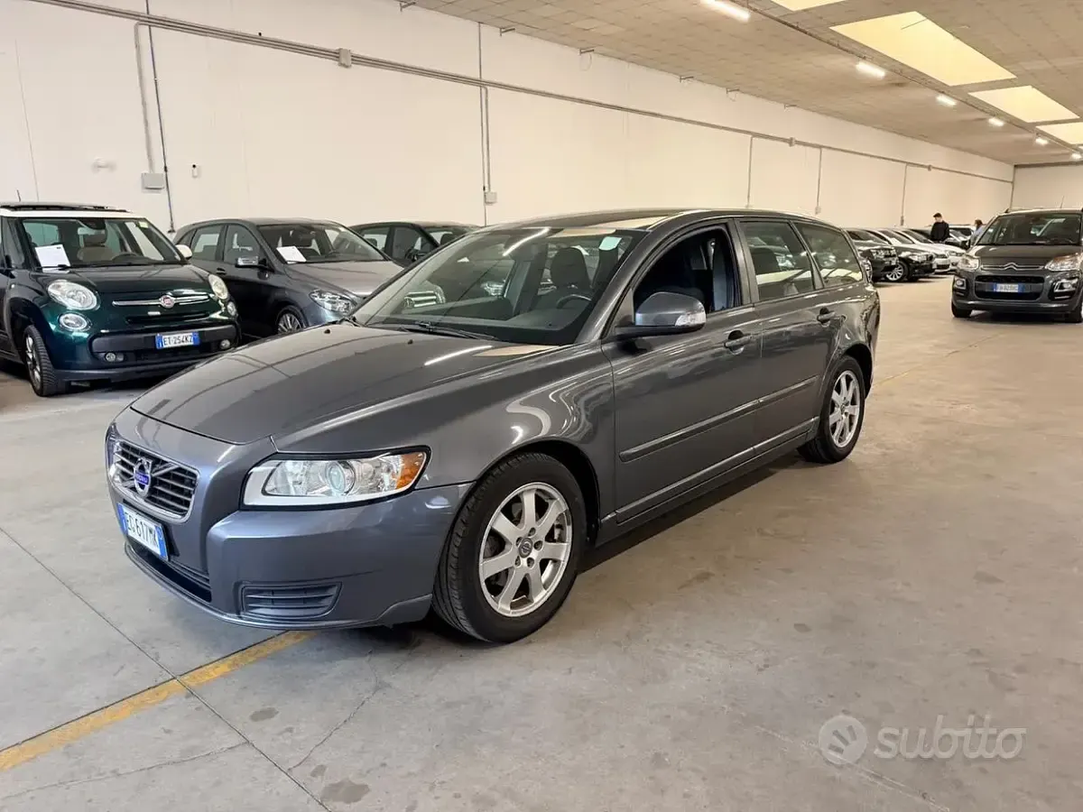 Usata Volvo V50 115 CV (84 kW) 2011 Grigio Station wagon