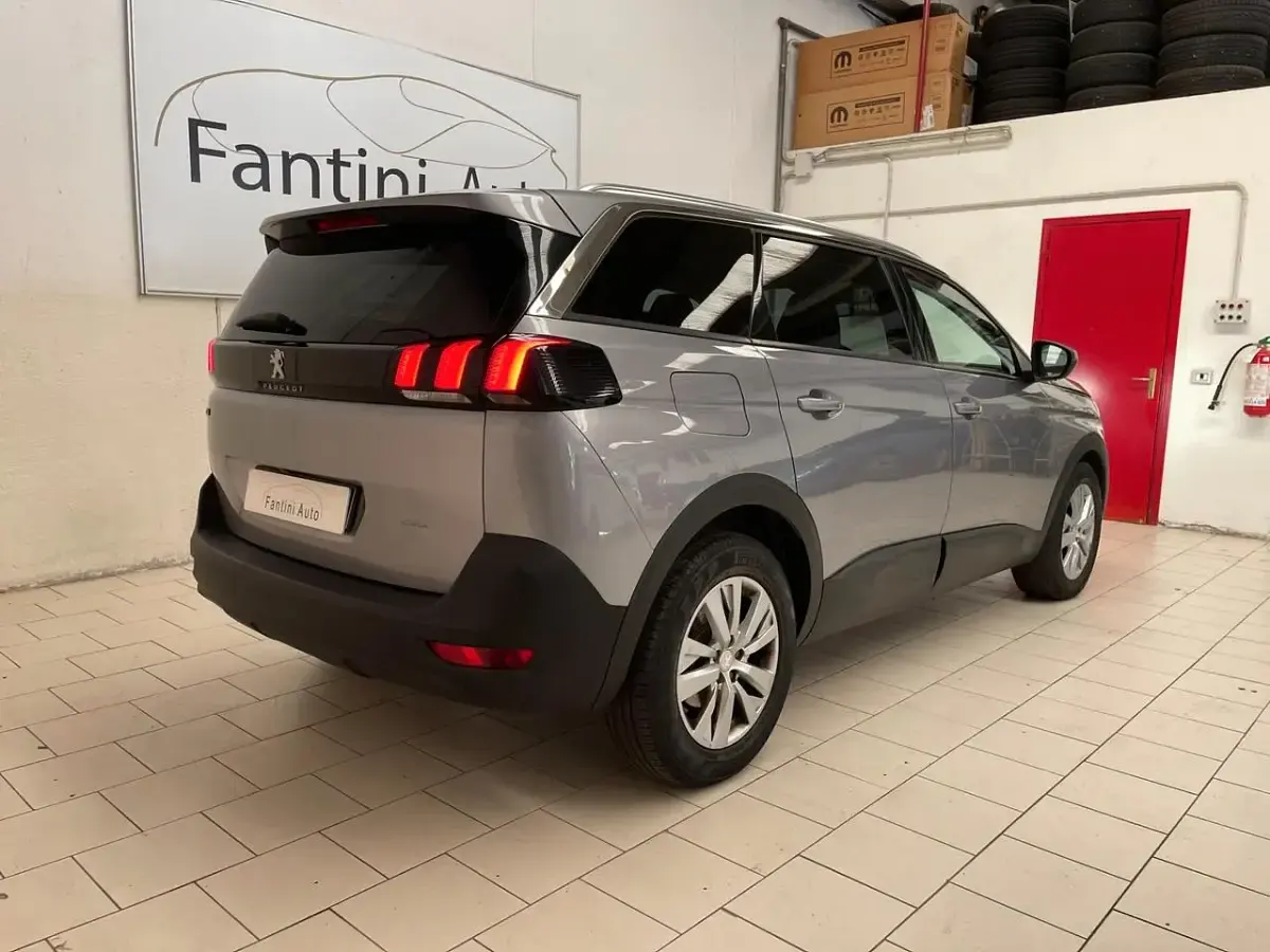 Usata Peugeot 5008 Business-Line 120 CV (88 kW) 2018 Argento SUV