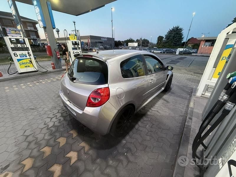 Usata Renault Clio R.S. R.S. 200 CV (147 kW) 2006 Grigio Utilitaria