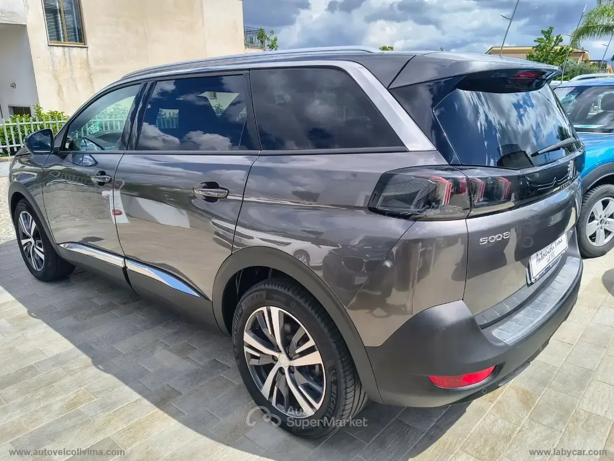Usado Peugeot 5008 Allure 131 HP (96 kW) 2024 Cinzento Monovolume
