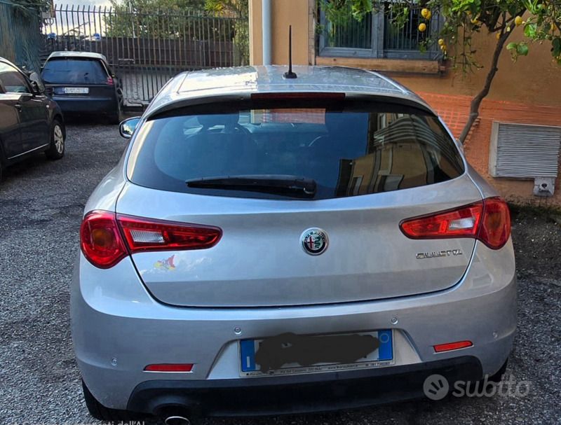 Grigio Usata 2016 Alfa Romeo Giulietta Super Due volumi | 10.000 € (Ottimo prezzo) - Immagine 1/4