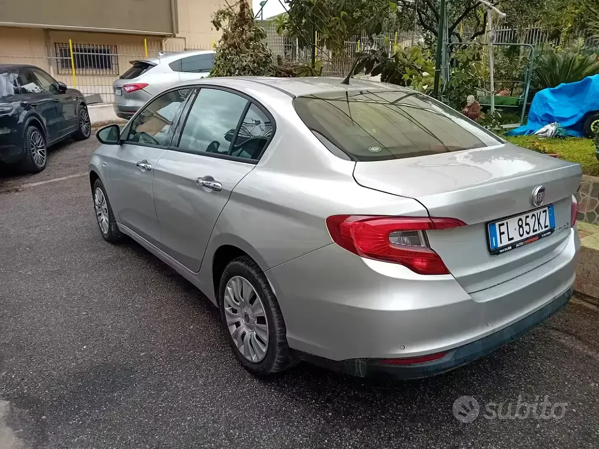 Usata Fiat Tipo Lounge 120 CV (88 kW) 2017 Grigio Berlina