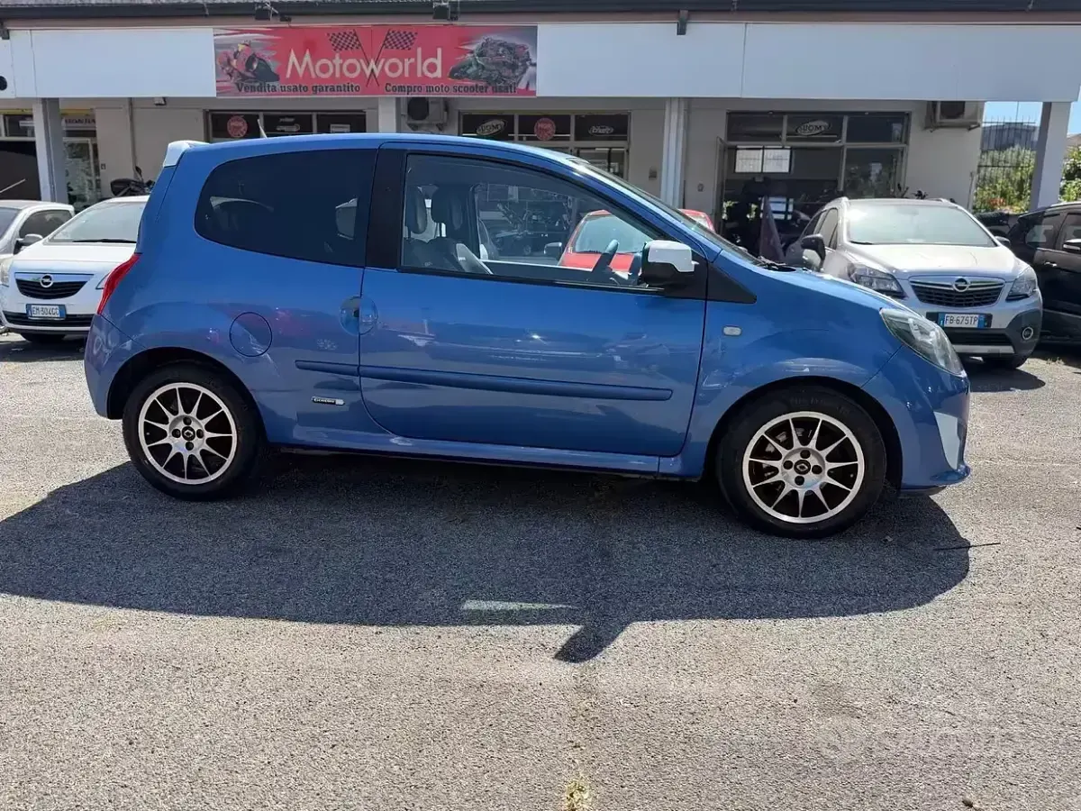 Usata Renault Twingo 101 CV (74 kW) 2011 Bluazzurro Utilitaria