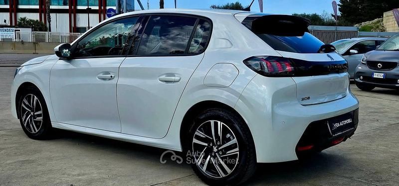 Usata Peugeot 208 101 CV (74 kW) 2021 Bianco Utilitaria