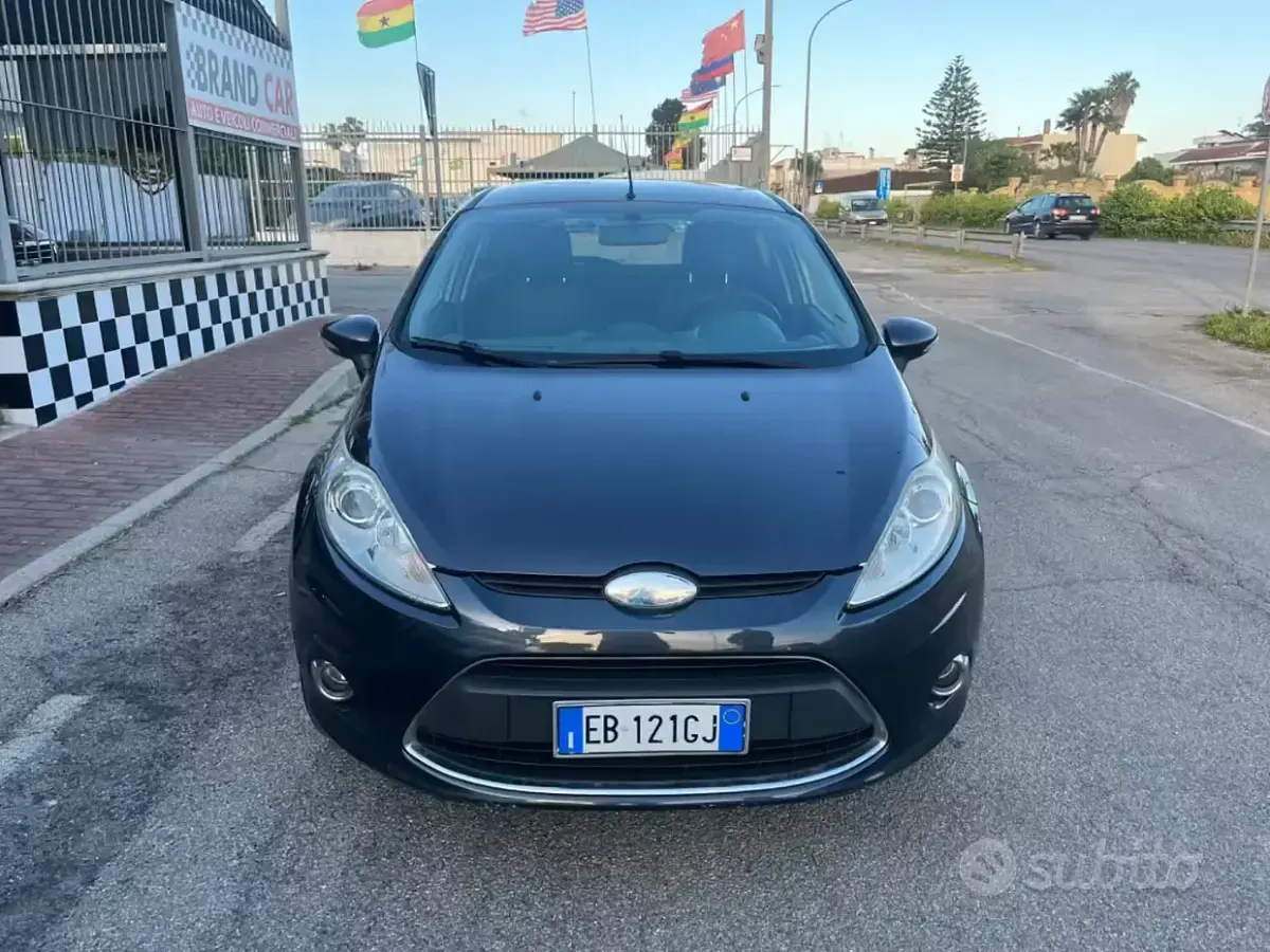 Second-hand Ford Fiesta Titanium 92 CP (67 kW) 2010 Gri Berlinǎ