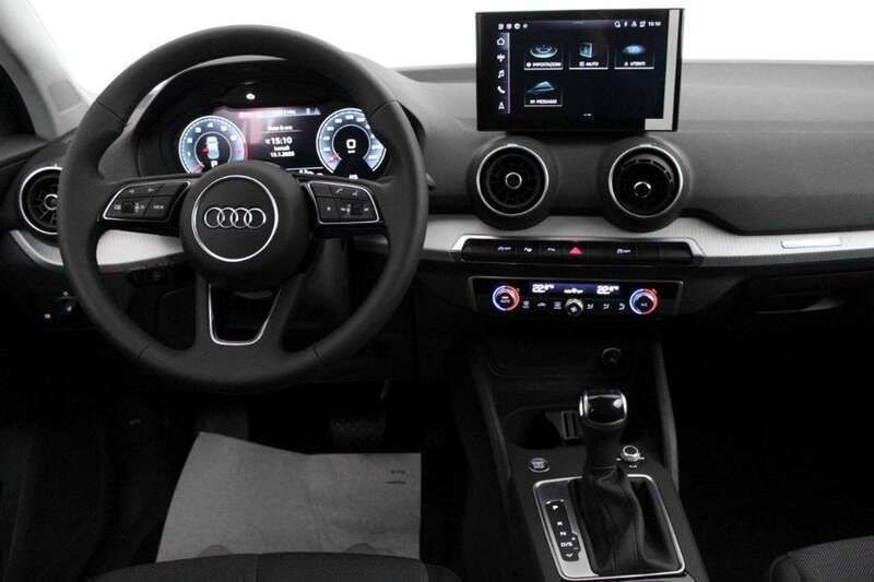 Usata Audi Q2 Business 150 CV (110 kW) 2024 Argento SUV