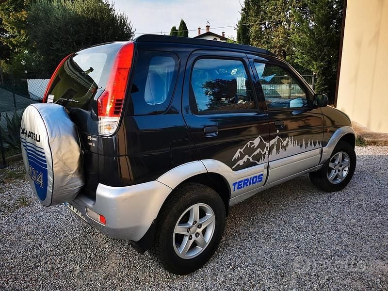 Usata Daihatsu Terios 86 CV (63 kW) 2005 Nero SUV