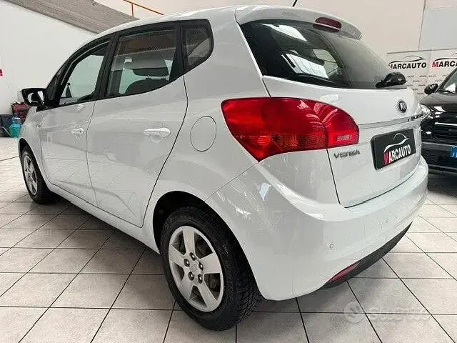 Usata Kia Venga Active 90 CV (66 kW) 2015 Bianco Utilitaria
