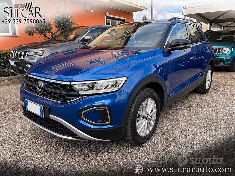 Usata VW T-Roc 150 CV (110 kW) 2023 Blu SUV