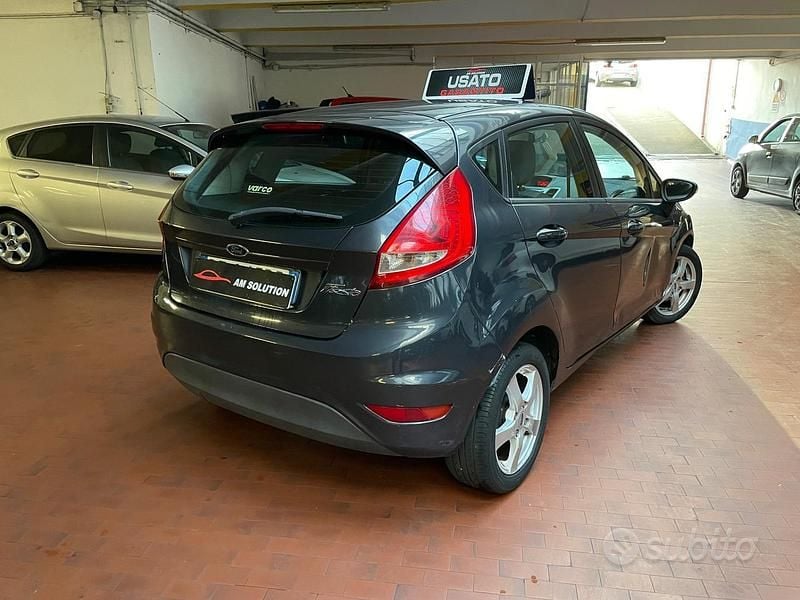 Usata Ford Fiesta 82 CV (60 kW) 2010 Nero Utilitaria