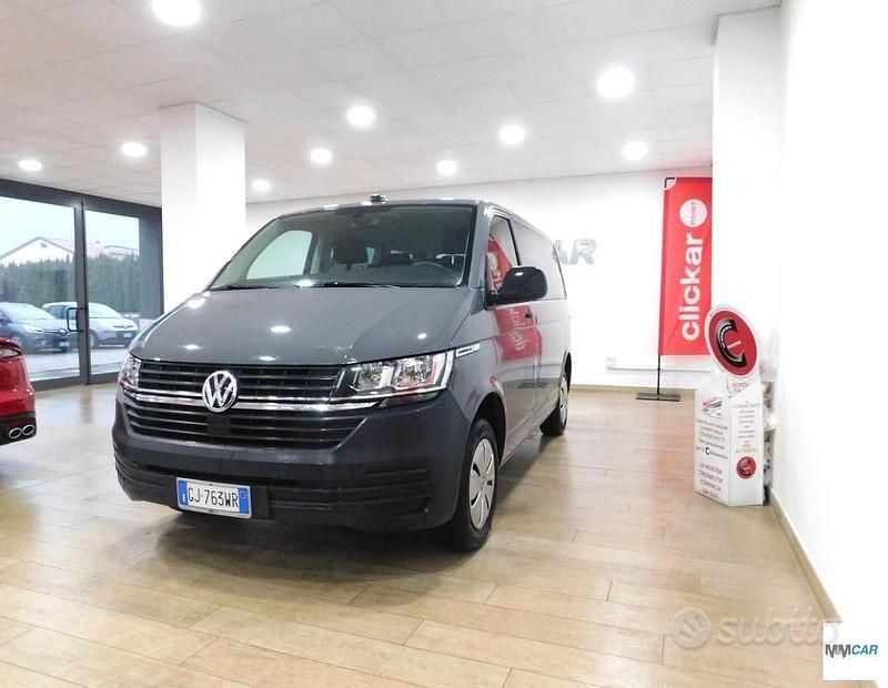 Usata VW Caravelle Trendline 110 CV (80 kW) 2022 Grigio Monovolume