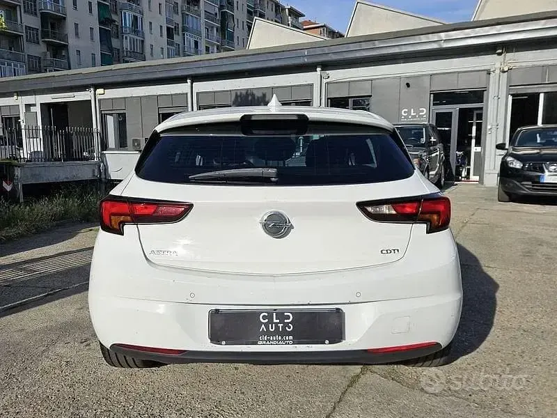 Usata Opel Astra Innovation 110 CV (80 kW) 2016 Bianco Berlina