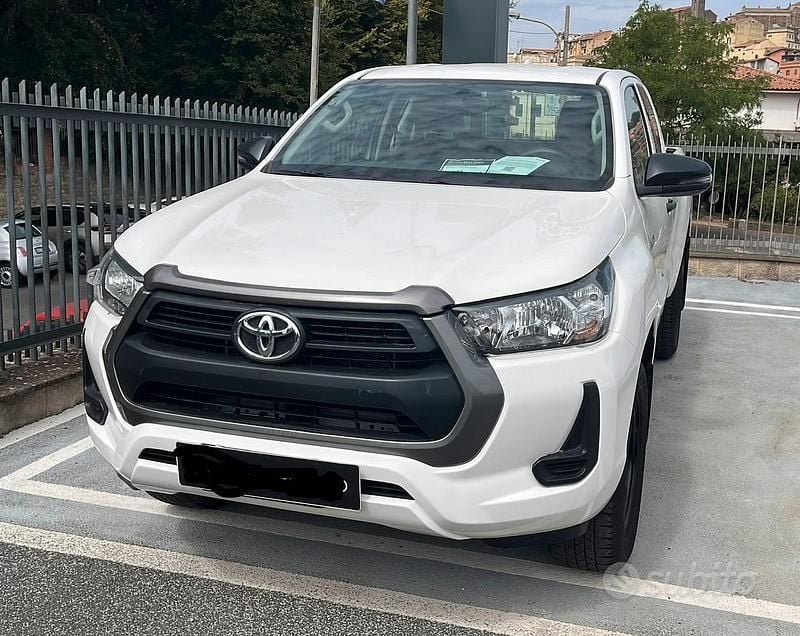 Usata Toyota HiLux 150 CV (110 kW) 2023 Bianco Pick-up