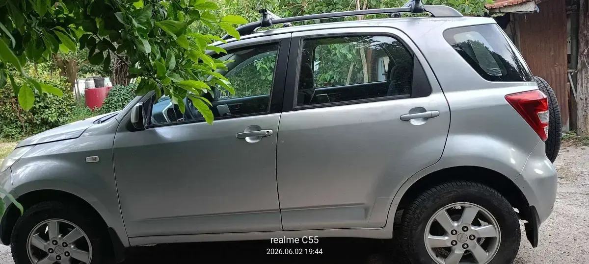 Usata Daihatsu Terios 86 CV (63 kW) 2007 Argento SUV