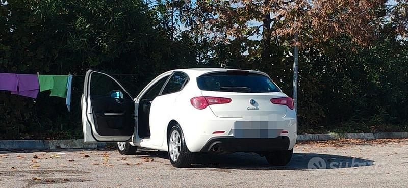 Usata Alfa Romeo Giulietta 109 CV (80 kW) 2013 Bianco Utilitaria
