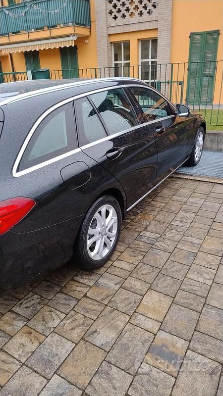 Usata Mercedes C200 136 CV (100 kW) 2016 Nero Station wagon