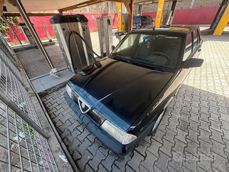 Usado Alfa Romeo 33 88 CV (64 kW) 1994 Negro Berlina
